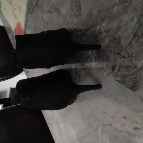 Old navy heels - Picture 3 of 3